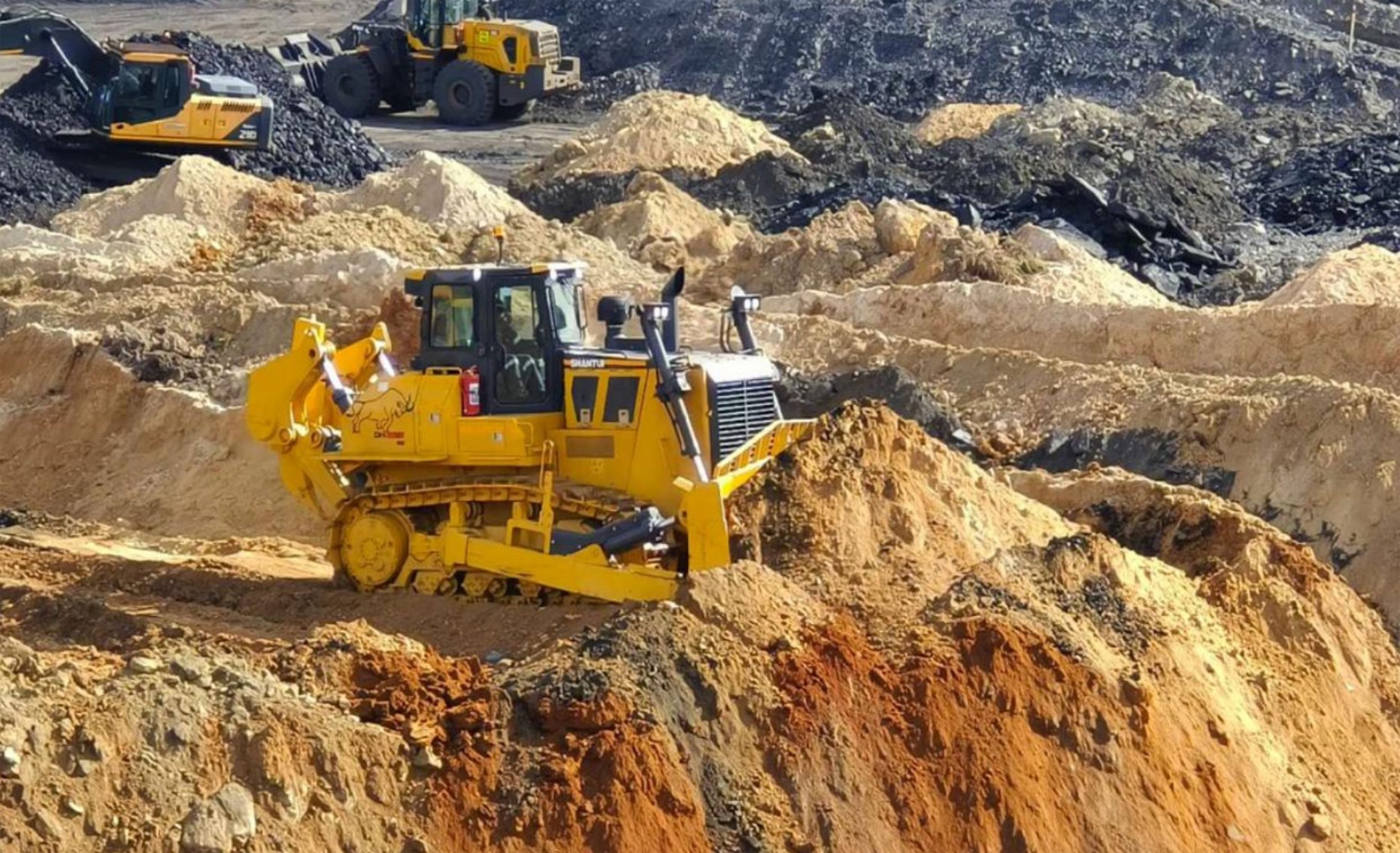 Shantui bulldozer at work